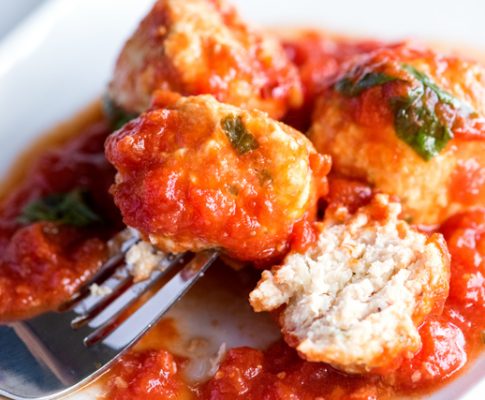 Chicken Meatballs with Tomato and Basil Sauce – Slow Cooker